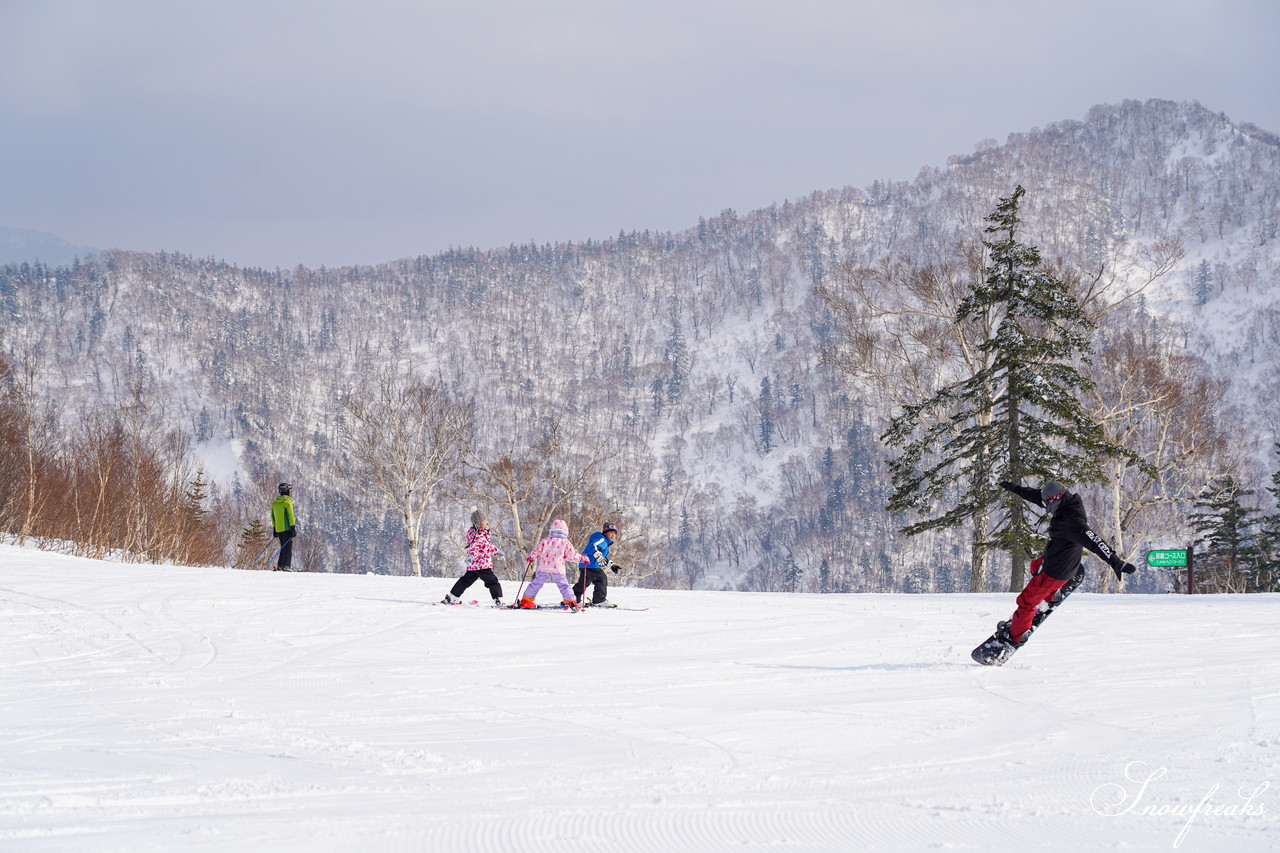 札幌国際スキー場 積雪たっぷり 300cm。コンディション良好なゲレンデでモーグル女子 ・畑田繭さんとコブコブセッション！